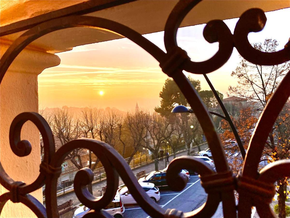 B&B Terrazza Sul Borgo Mogliano Exterior foto